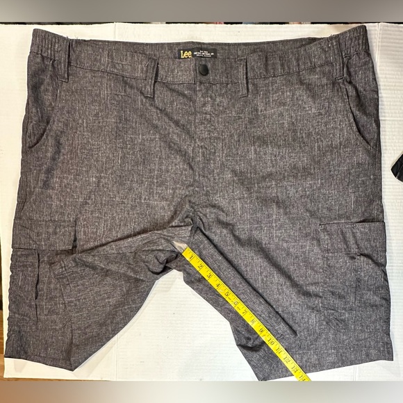 Lee Men's Big and Tall Performance Cargo Short, Grey Heathered, Size 50 Preowned - Picture 5 of 12